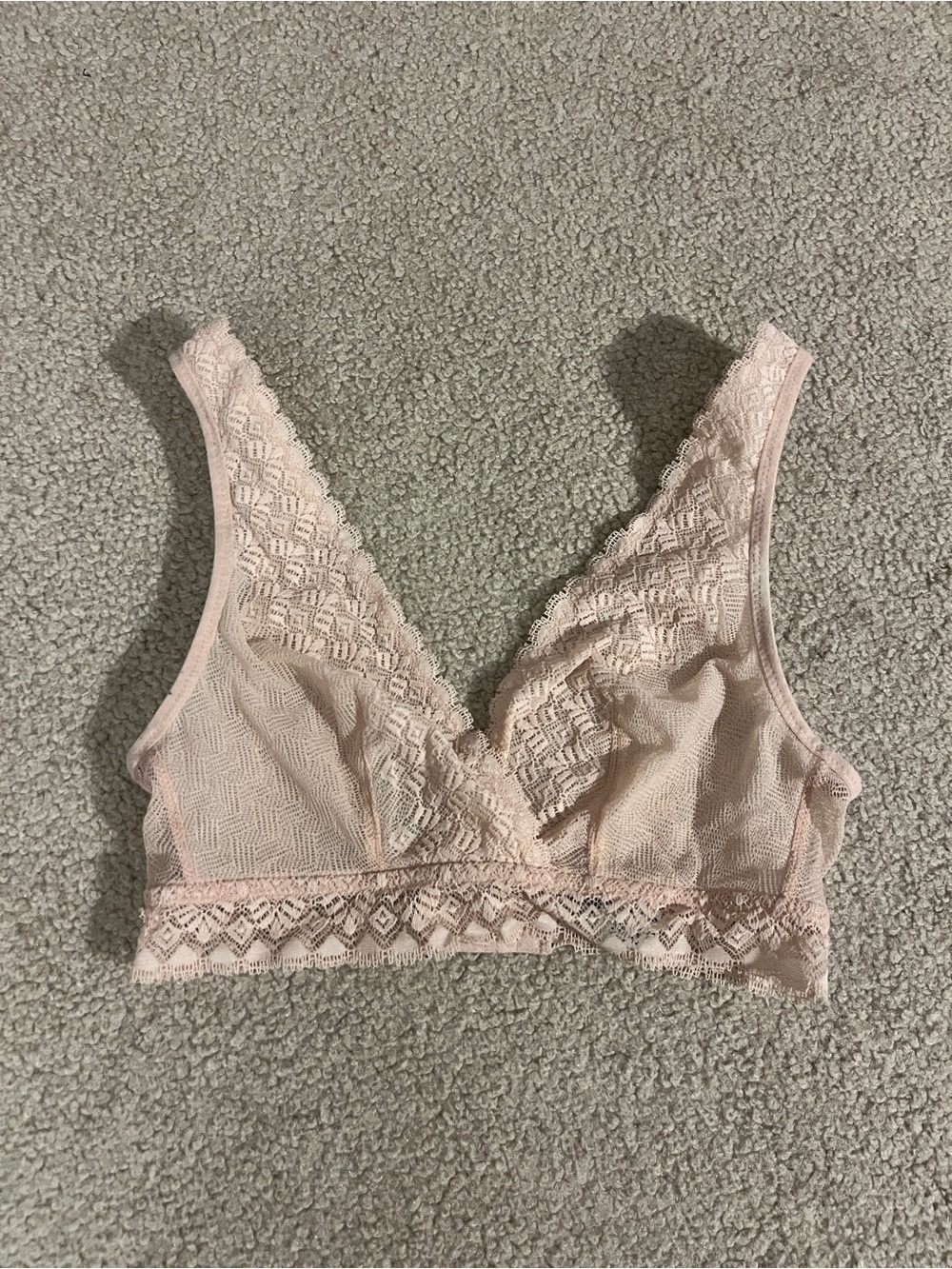 BNWOT B Tempt’d Delicate Lace Bralette - Light Blush Pink
